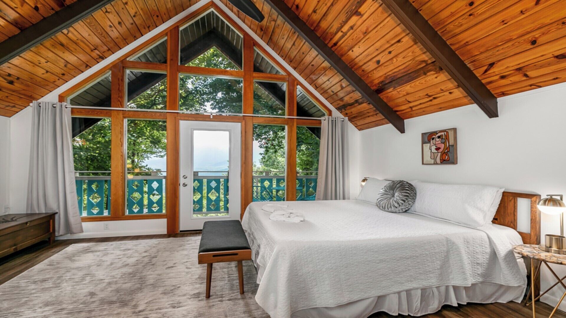 3 bedrooms, memory foam beds, iron/ironing board, free WiFi