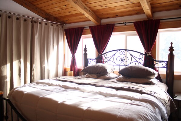 2 bedrooms, desk, free WiFi, bed sheets