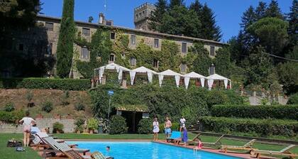 Cottage con Piscina, Veranda, Giardino e Parcheggio Privato