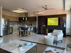 Smart TV - Luxurious, ocean-view condo. Easy 5 minute walk to beach and restaurants! (Playa Hermosa)