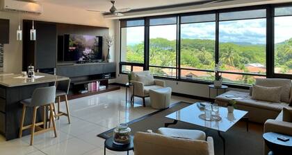 Luxurious, ocean-view condo. Easy 5 minute walk to beach and restaurants!