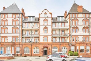 Exterior - Host & Stay | Sea View @ 44 (Whitby)