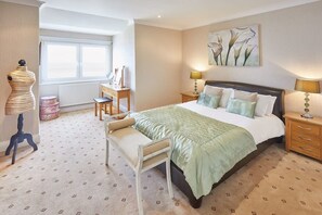 3 室のベッドルーム、アイロン / アイロン台、インターネット、ベッドシーツ