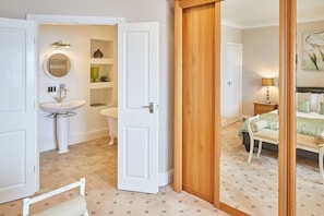 3 chambres, fer et planche à repasser, Wi-Fi, literie fournie