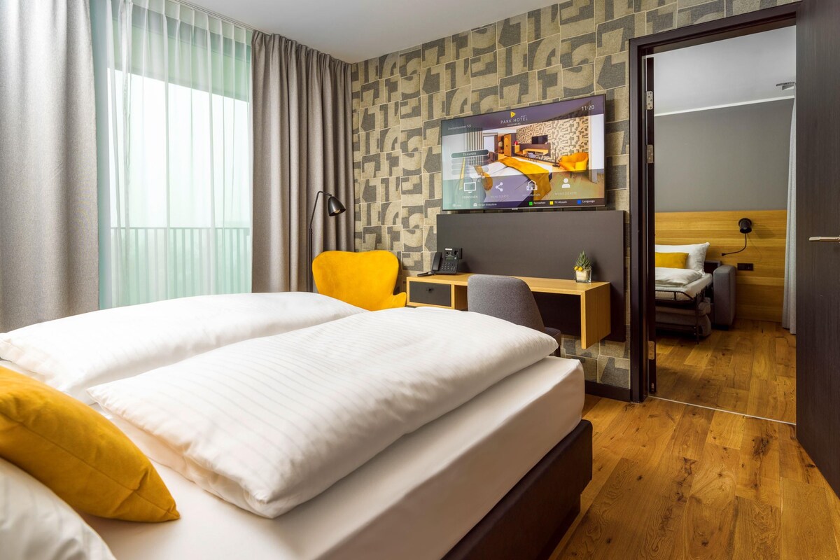Business Room, 2 Single Beds, Balcony (Separate Living Room;with Sofabed) | Free minibar, in-room safe, desk, laptop workspace