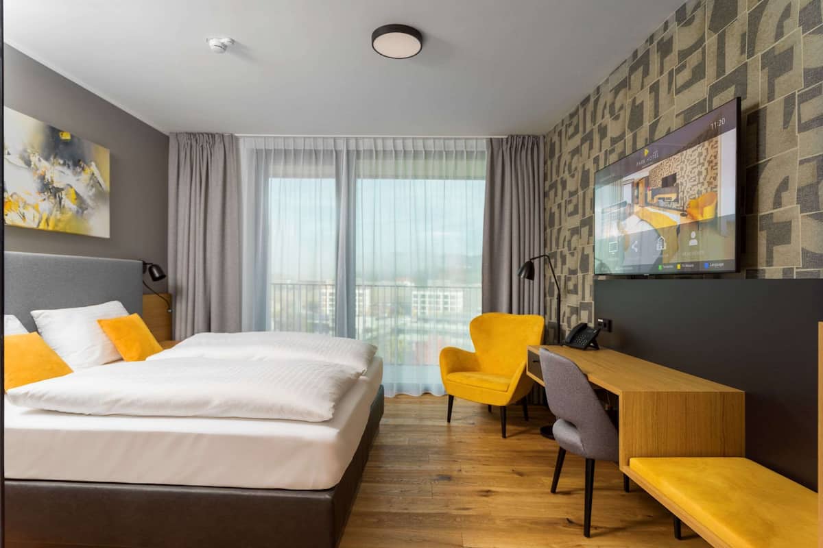 Hypo-allergenic bedding, free minibar, in-room safe, desk