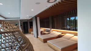 A modern interior with a seating area featuring sofas and a woven chair. - Best Western Parkhotel Hagenberg (Hagenberg im Mühlkreis)