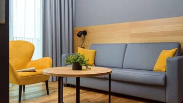 Ropa de cama hipoalergénica y minibar con artículos gratuitos