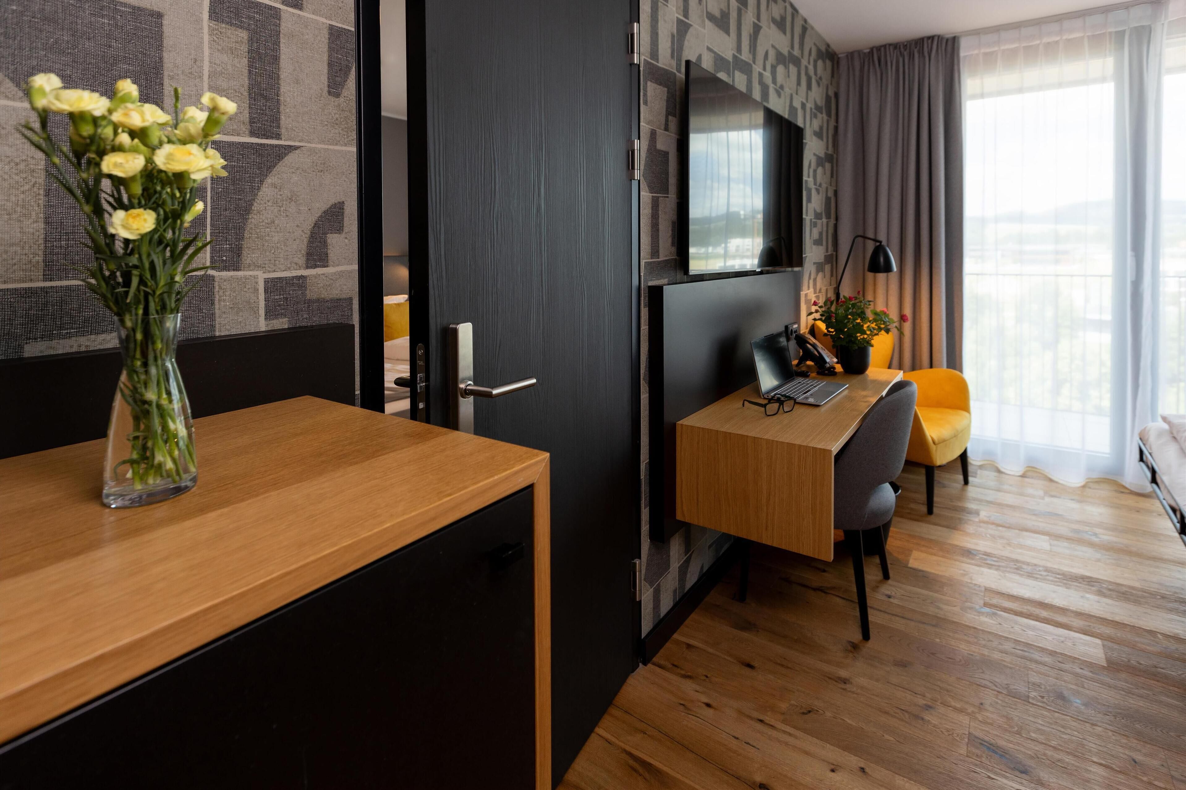 business room, 2 single beds, balcony (separate living room;with sofabed) | hypo-allergenic bedding, free minibar, in-room safe, desk