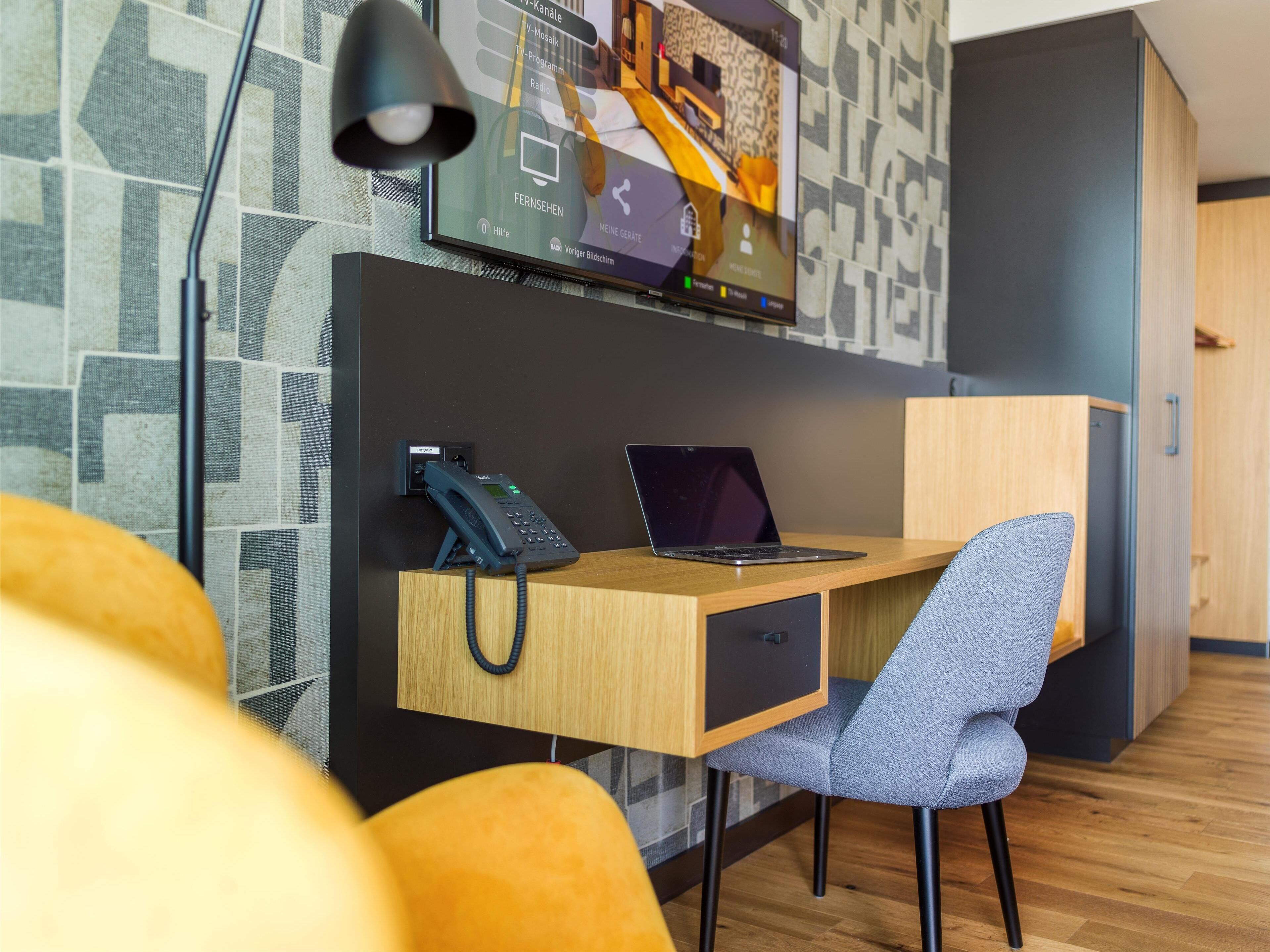 hypo-allergenic bedding, free minibar, in-room safe, desk