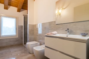 Douche, bidet