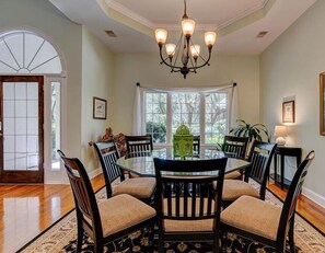 Dining - Something for everyone- private pool on the water and pool table! (Hilton Head)