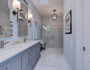 Combined shower/bathtub - Something for everyone- private pool on the water and pool table! (Hilton Head)