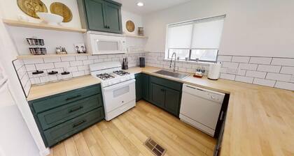 Das Hartmann Haus - New Property! - In Town - WiFi - Washer/Dryer - Grill - Fire