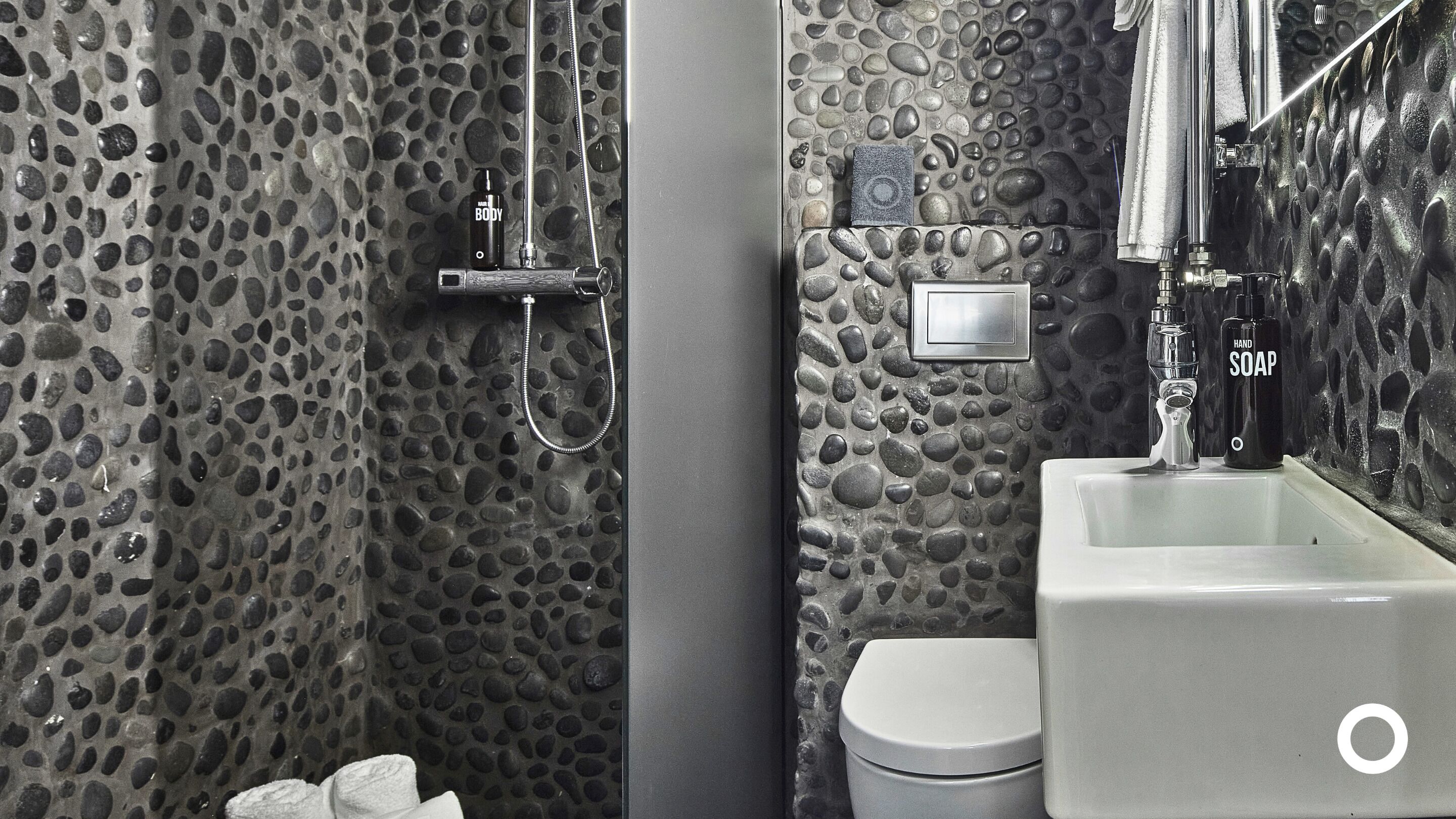 Family Apartment | Bathroom | Shower, rainfall showerhead, hair dryer, towels