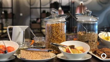Colazione a buffet a pagamento, servita tutte le mattine 