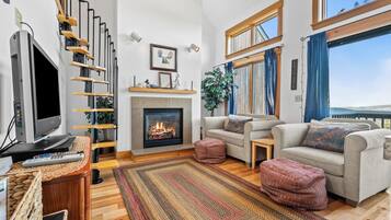 TV, fireplace