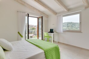 Condo | Desk, iron/ironing board, free WiFi, bed sheets