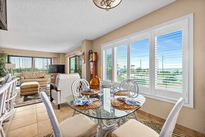 Direct Beach Views - Sleeps 4, Corner Unit Tennis - Pool