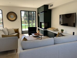 TV, fireplace - 3 minutes from the center (Provencal village) and shops: Mas St Olive with swimming pool (Maussane-les-Alpilles)