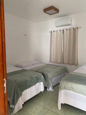 3 makuuhuonetta, silitysrauta/-lauta, ilmainen Wi-Fi, vuodevaatteet