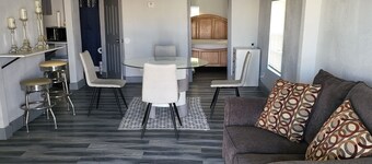 Spacious Cheerful 1-Bedroom Residential Home