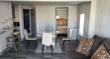 Spacious Cheerful 1-Bedroom Residential Home