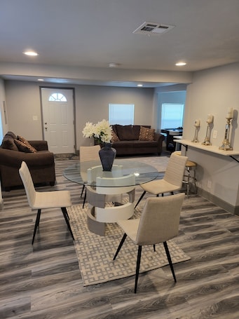Interior. Spacious Cheerful 1-Bedroom Residential Home