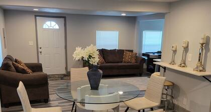 Spacious Cheerful 1-Bedroom Residential Home