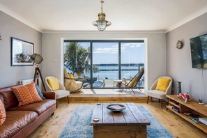 TV - Candle Island View - Harbour Views (Poole)