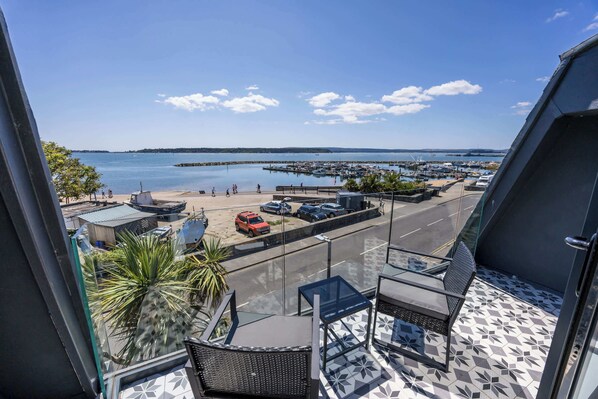 Property grounds - Candle Island View - Harbour Views (Poole)