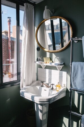 Combined shower/bathtub, jetted bath