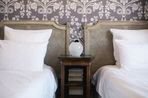 5 bedrooms, WiFi - 1738 mansion in Étretat, 300 metres from the beach (Étretat)