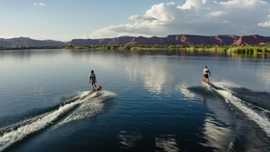 5 slaapkamers, een strijkplank/strijkijzer, reisbedje, wifi