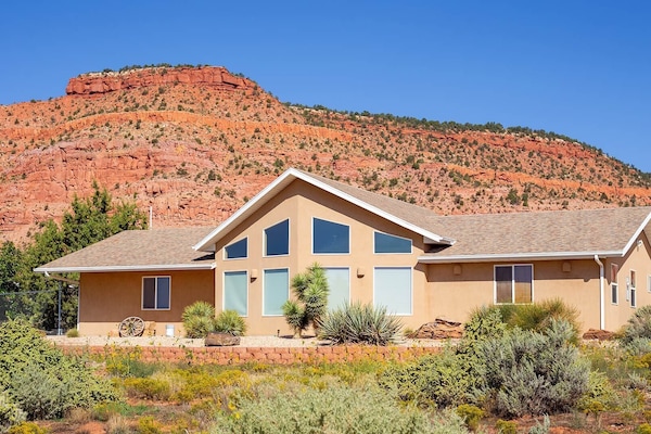 Starzz Ranch welcomes you to the red rock splendor of southern Utah! This beautiful southwest home is located in Kanab and boasts 3 BR 2 BA. It’s also fully-fenced and pet friendly, so your furry pals can join you on your vacation.
