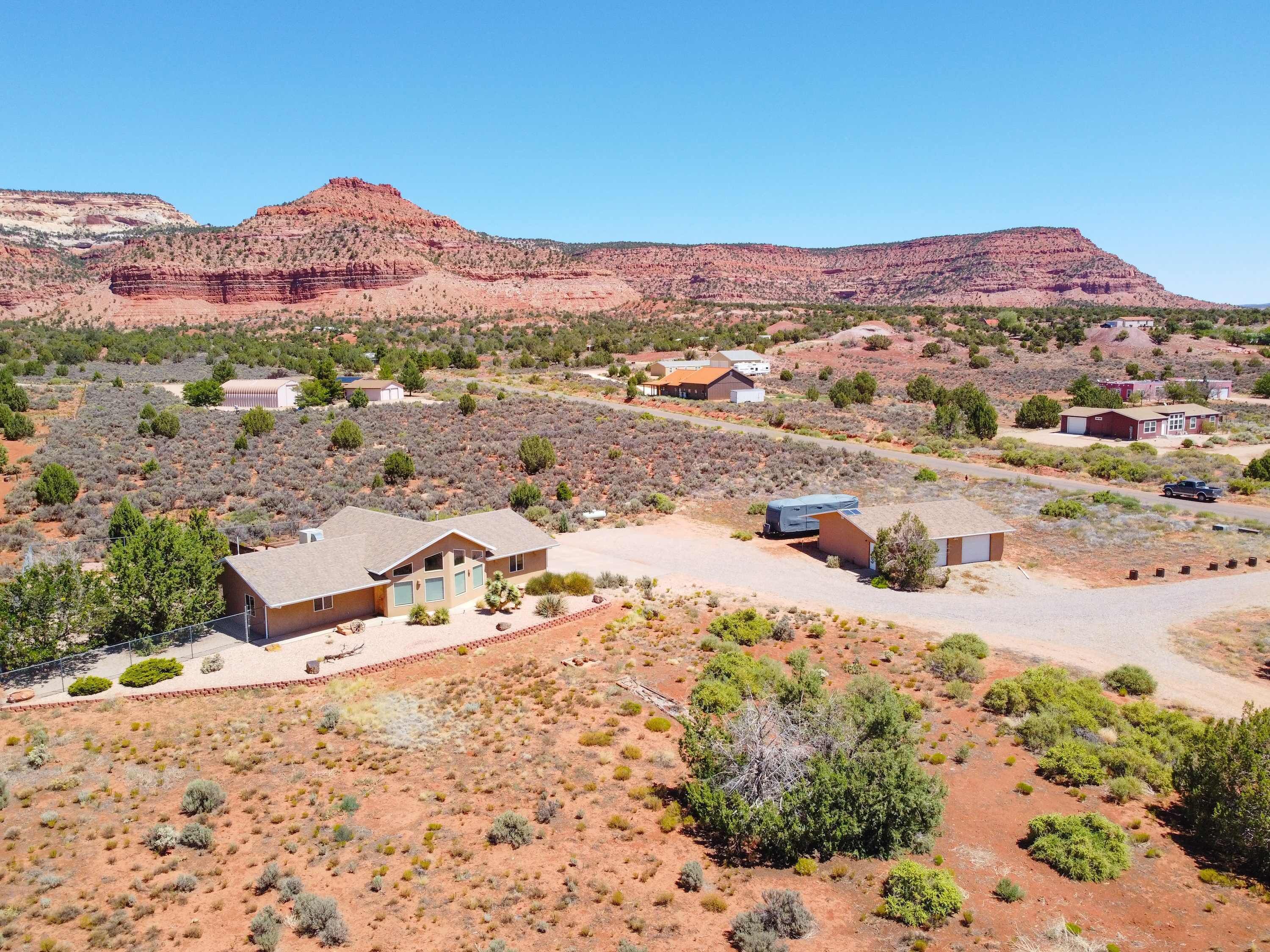 There's plenty of parking space at Starzz Ranch. Bring your family and friends, trailers and toys!