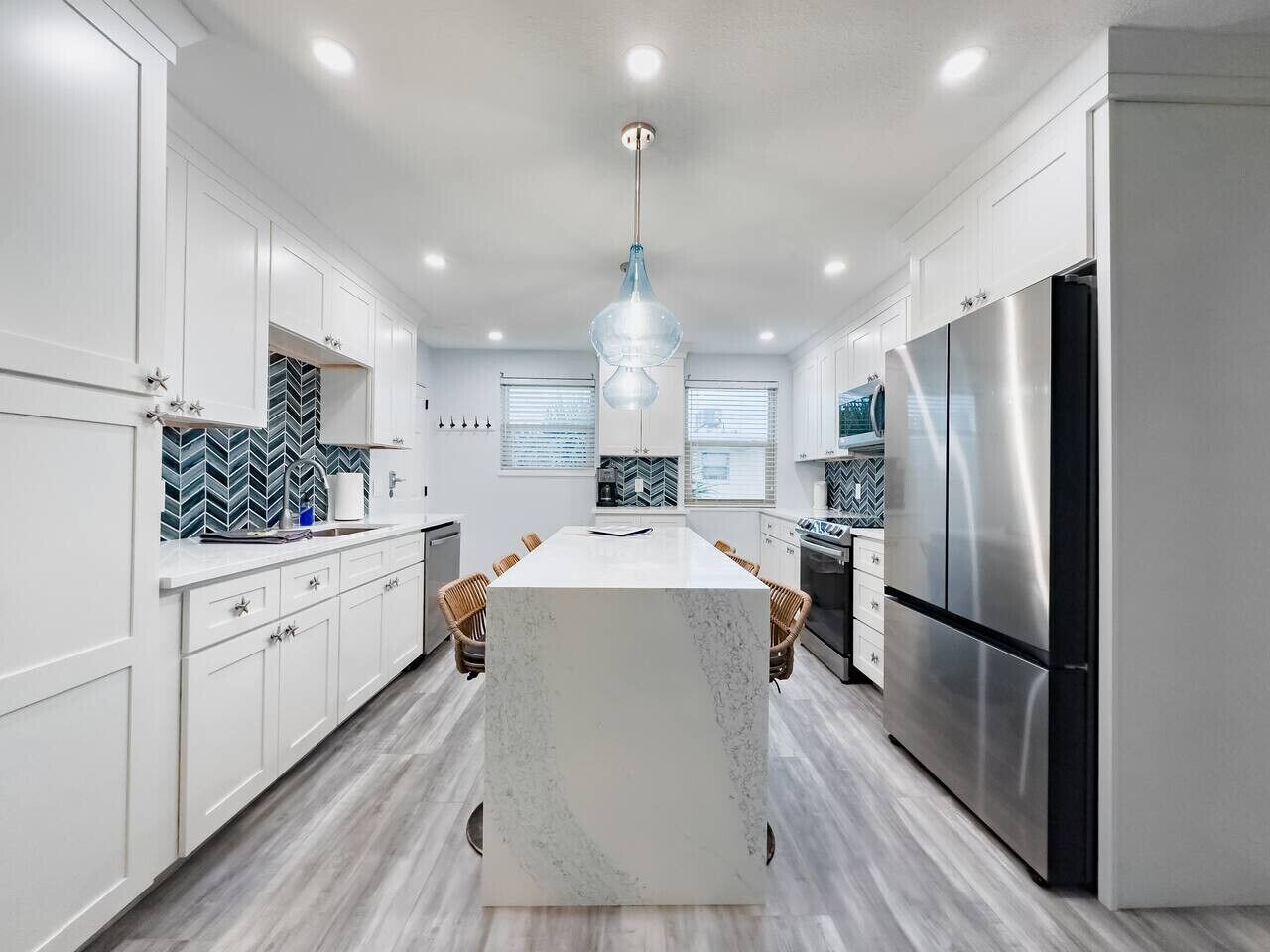 雪櫃、微波爐、焗爐、爐具