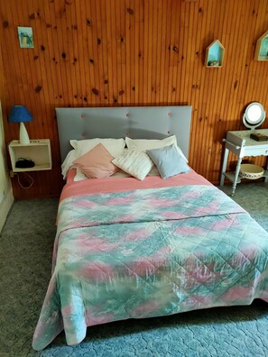 3 bedrooms, iron/ironing board, travel crib, free WiFi