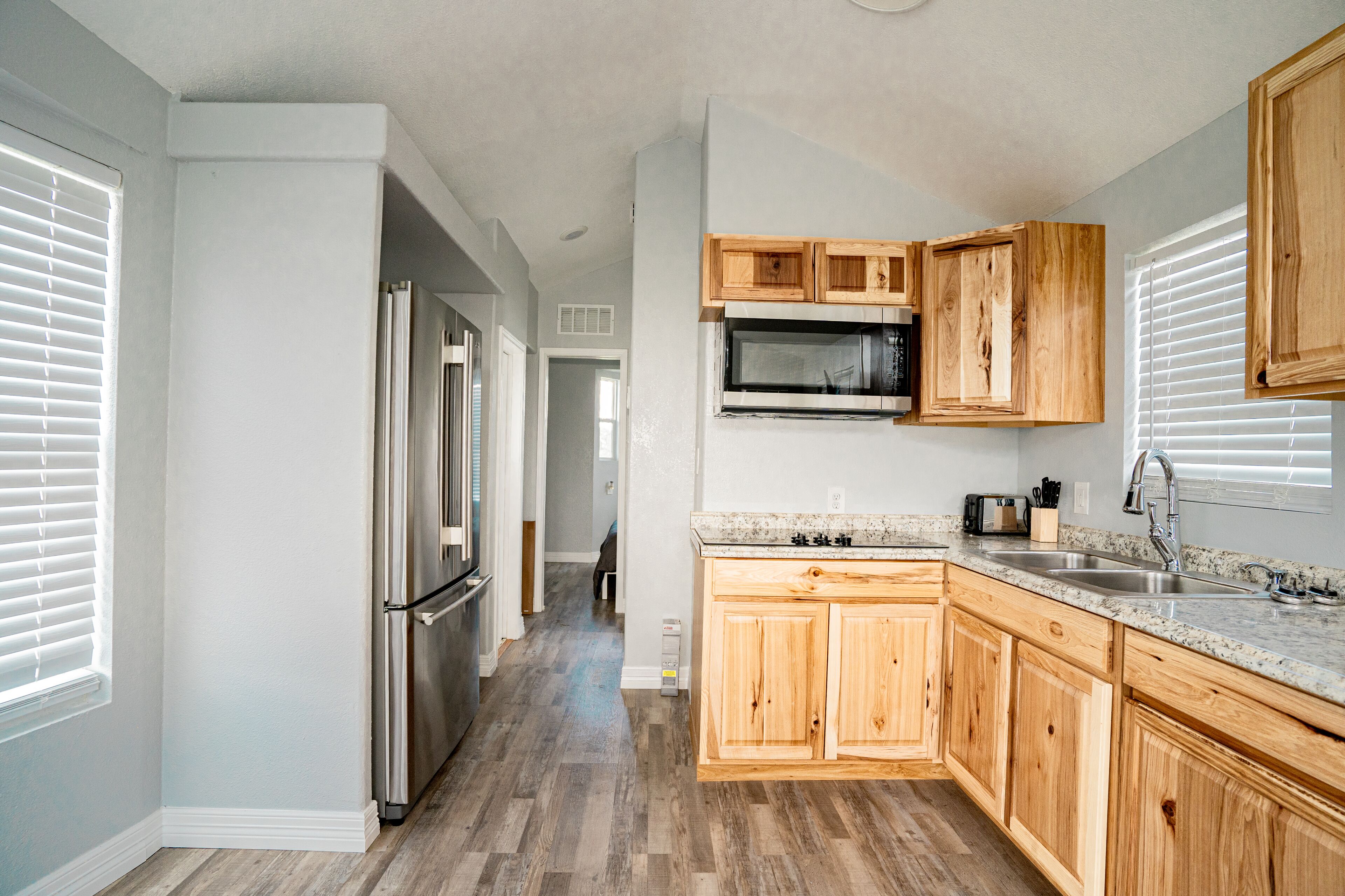 Beautiful Cabin w/ extra-large walk-in shower & stone fireplace