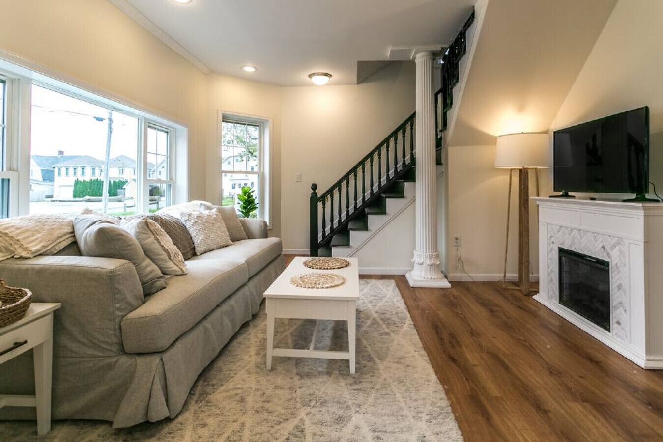 Smart TV, fireplace