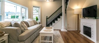 The Beach Pad · Spacious 4BR Getaway · Walk to Sylvan Beach