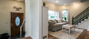 The Beach Pad · Spacious 4BR Getaway · Walk to Sylvan Beach