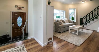 The Beach Pad · Spacious 4BR Getaway · Walk to Sylvan Beach