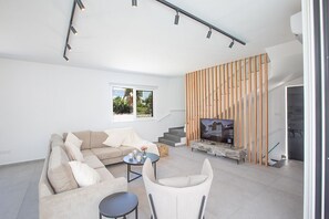 Smart TV, foosball, table tennis, music library