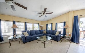 TV, DVD player, ping pong, books - Oceanview Paradise AT Venture Out+4 Bikes & 2-2 Seat Kayaks! King & Queen Beds! (Cudjoe Key)