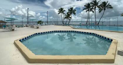 Oceanview Paradise AT Venture Out+4 Bikes & 2-2 Seat Kayaks! King & Queen Beds!