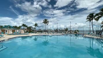 Piscine extérieure, piscine chauffée