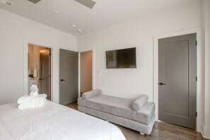 4 bedrooms, desk, iron/ironing board, travel crib