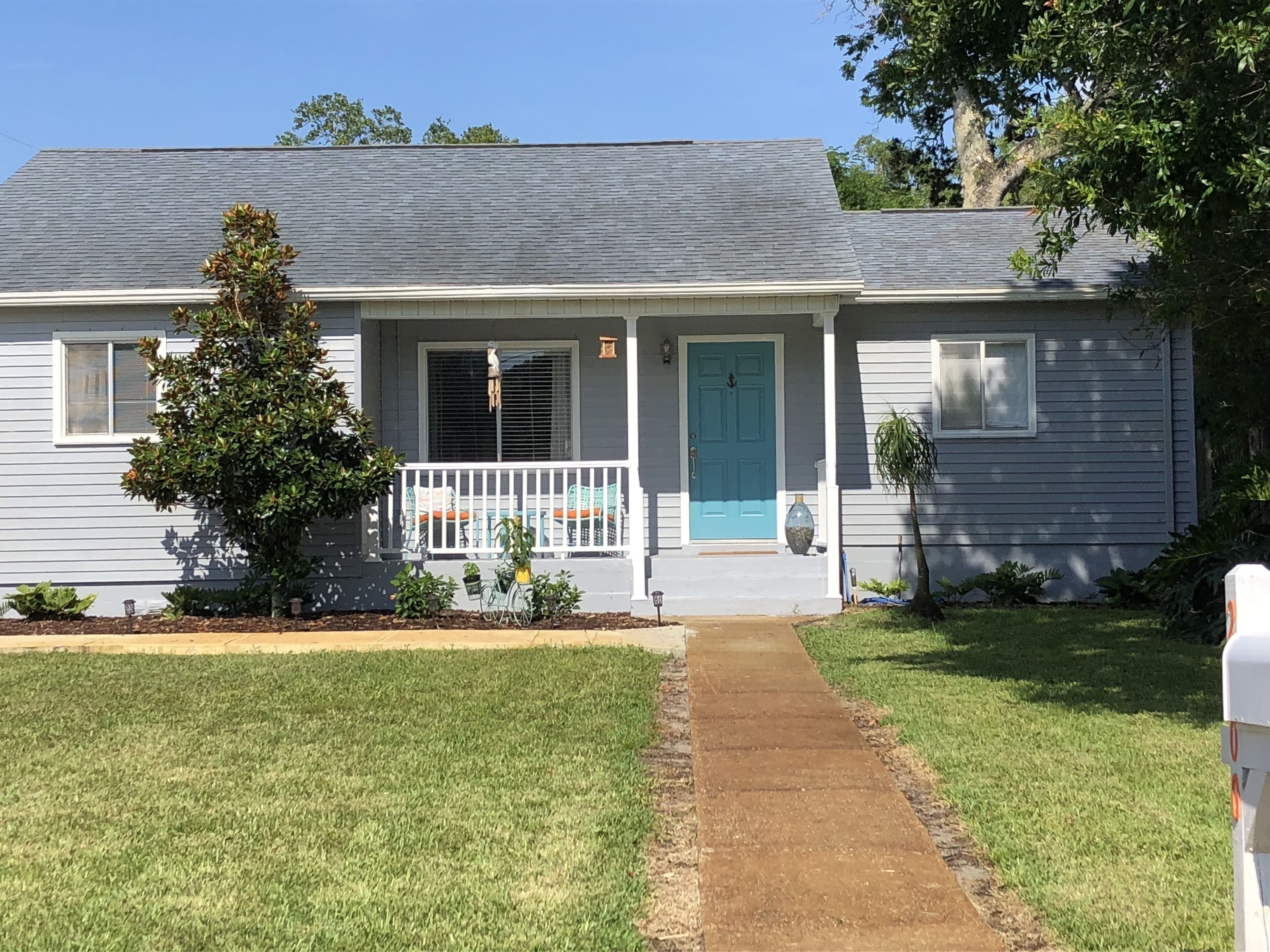 Tropical Oasis - 3BR/2BA - blocks to beach