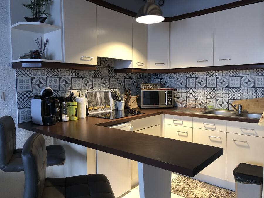 Deluxe appartement | Privékeuken | Een koelkast, een magnetron, een oven, een espressoapparaat